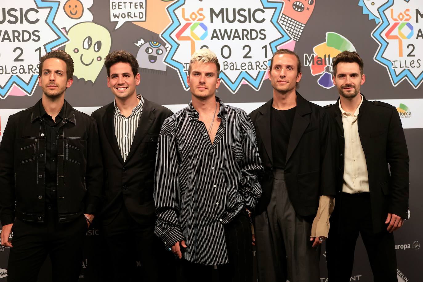 Ed Sheeran, C.Tangana y Sebastián Yatra han sido galardonados con los premios a mejor artista internacional, nacional y latino, respectivamente, en la gala de LOS40 Music Awards 2021. Pero el evento ha dejado otros momentos icónicos, como el 'photocall'. 