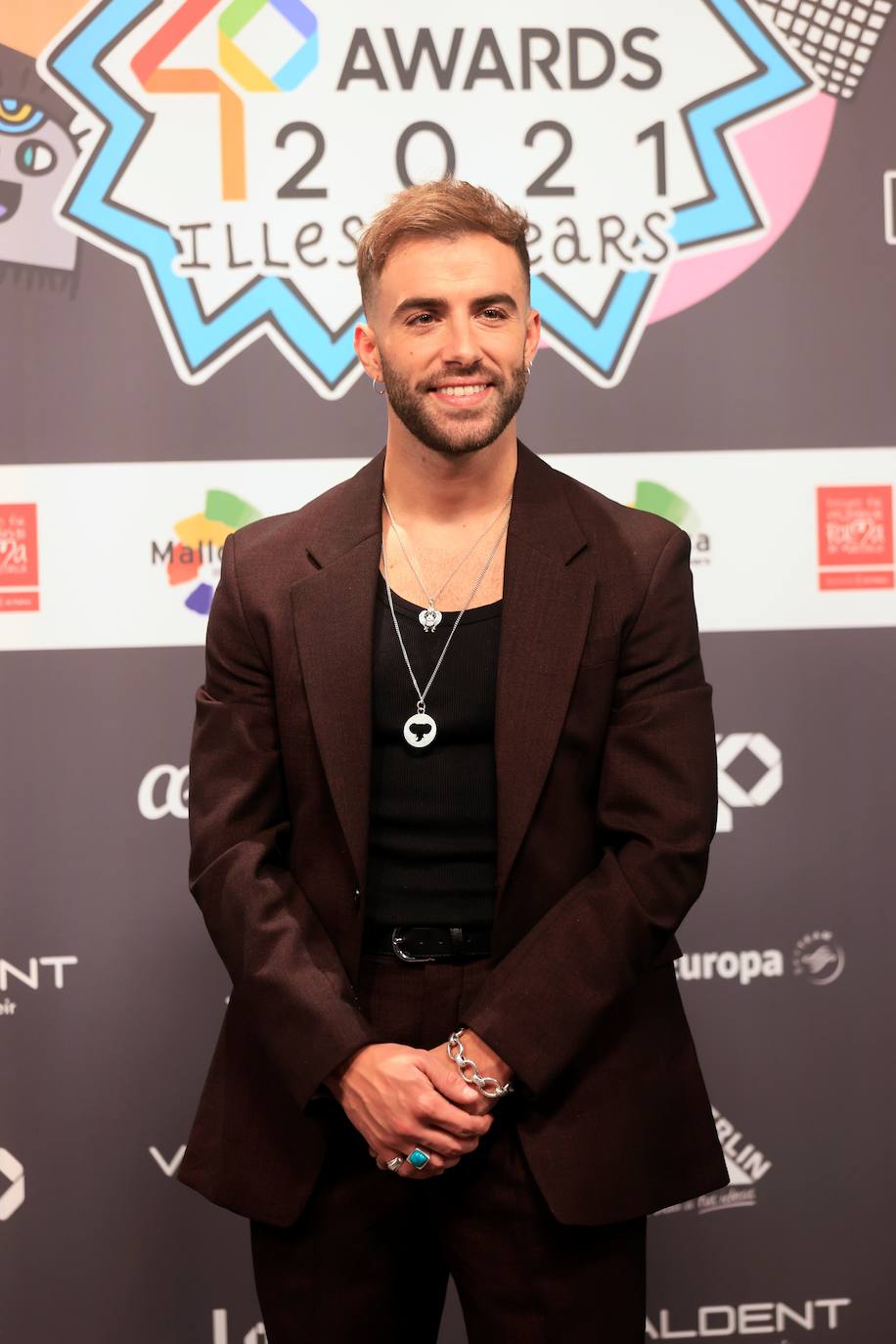 Ed Sheeran, C.Tangana y Sebastián Yatra han sido galardonados con los premios a mejor artista internacional, nacional y latino, respectivamente, en la gala de LOS40 Music Awards 2021. Pero el evento ha dejado otros momentos icónicos, como el 'photocall'. 