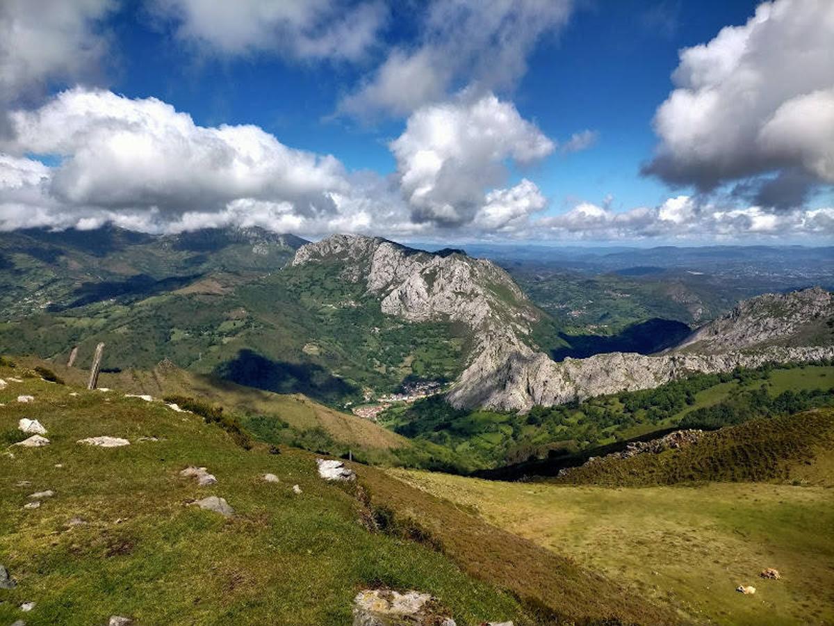 Vistas desde el  Pico Llosorio  (Mieres).