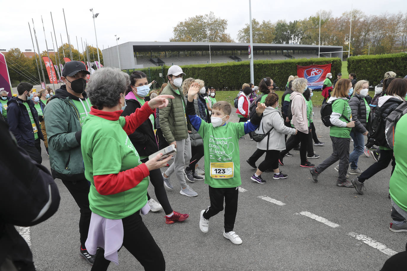 La Asociación Española contra el Cáncer (AECC) ha organizado marchas en Gijón y Avilés para que «la gente tome conciencia y colabore». El objetivo de la iniciativa es mejorar la calidad de vida de los enfermos de cáncer. 