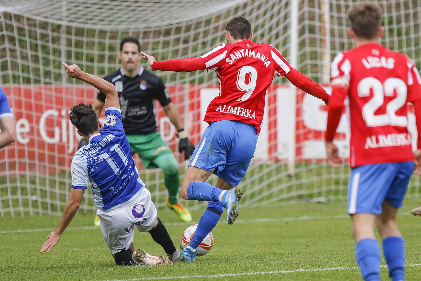Fotos: El Sporting B - Urraca, en imágenes