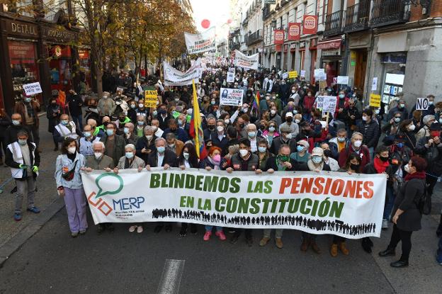 Los pensionistas salen a la calle tras la última polémica por las cotizaciones 