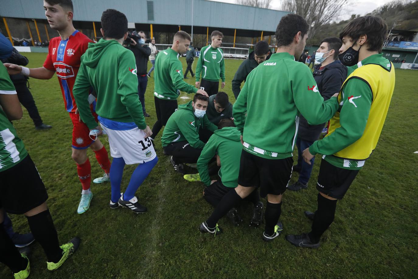 Los asturianos cayeron en la tanda de penaltis ante el Solares (3-5) después de llegar con empate a un tanto a la conclusión del tiempo reglamentario y la prórroga con un total de 120 minutos. Será el Solares el que se enfrente a un equipo de Primera División.