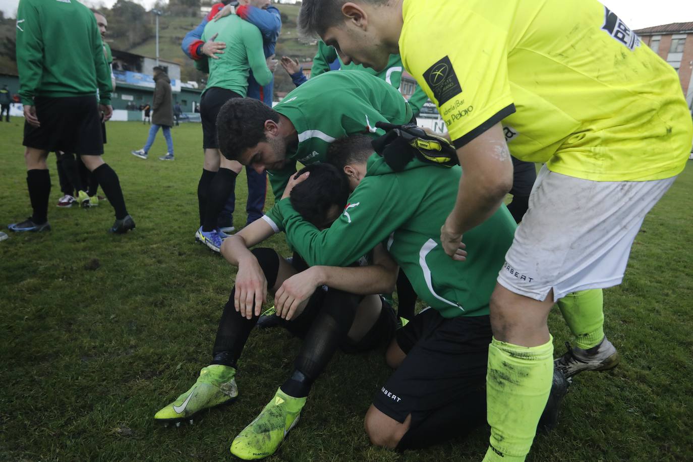 Los asturianos cayeron en la tanda de penaltis ante el Solares (3-5) después de llegar con empate a un tanto a la conclusión del tiempo reglamentario y la prórroga con un total de 120 minutos. Será el Solares el que se enfrente a un equipo de Primera División.