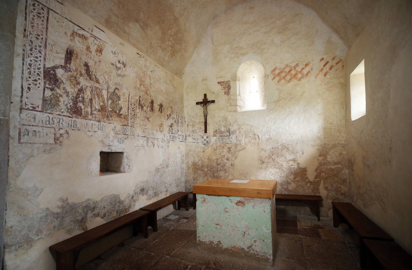 La consejera de Cultura anuncia que tras solucionar la estanqueidad del templo «solo tendríamos que realizar el mantenimiento normal». Junto a ella, el director general de Patrimonio, Pablo León y el alcalde de Oviedo, Alfredo Canteli.