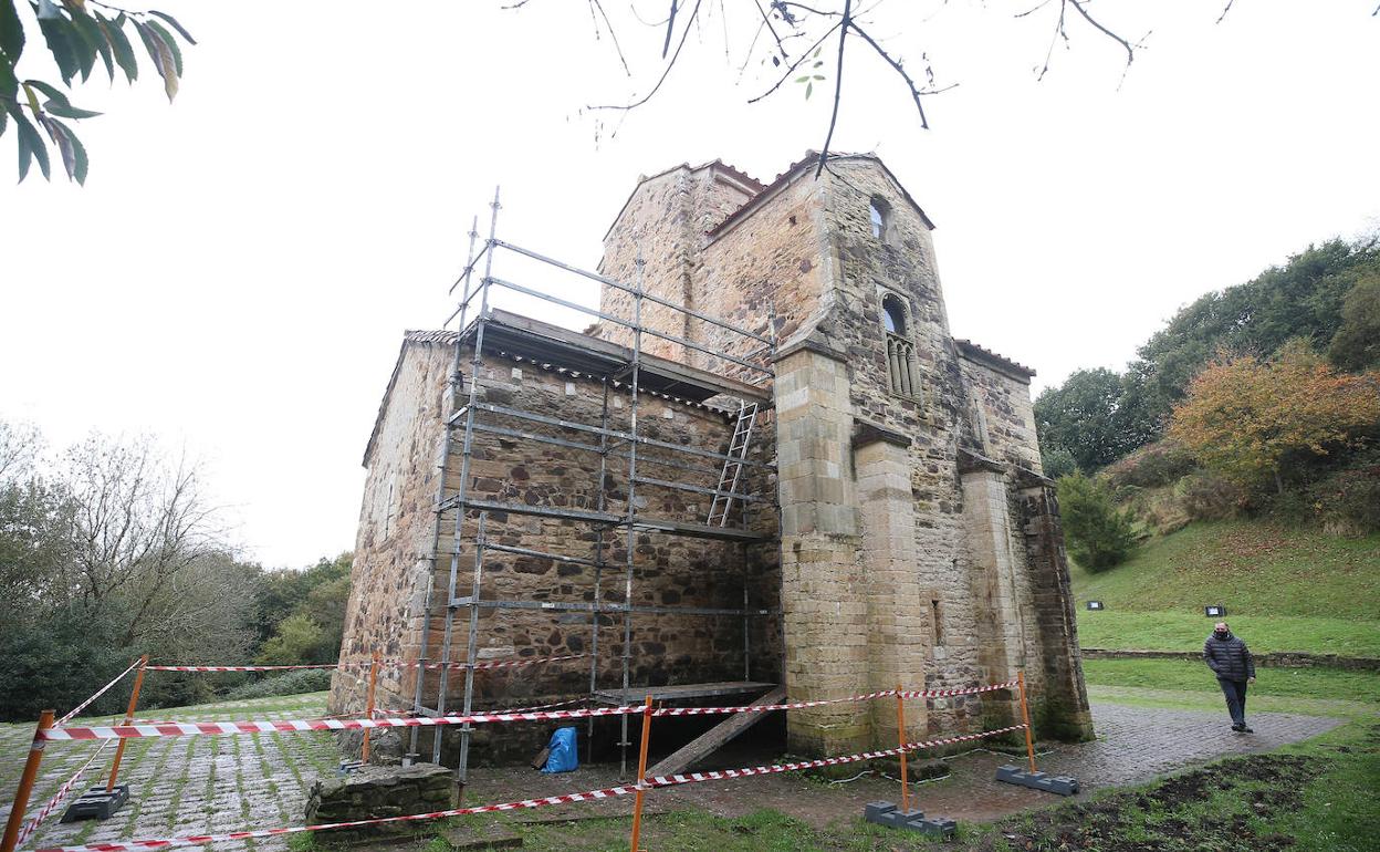 Obras de restauración en San Miguel de Lillo. 