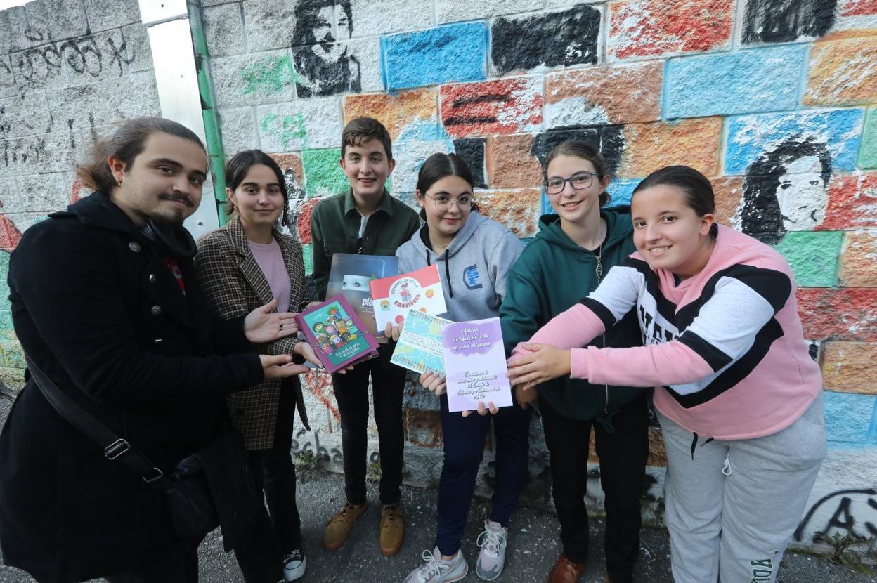 Integrantes del Consejo de Infancia y Adolescencia muestran sus publicaciones tras la pandemia. 