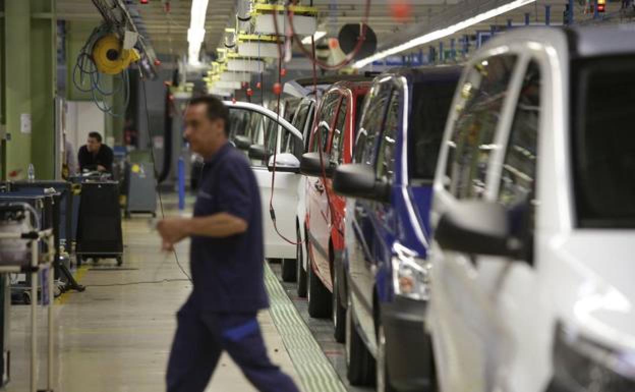 Línea de producción de una factoría de automóviles.