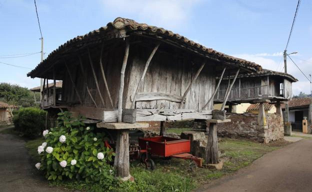 Hórreos en Poreñu.