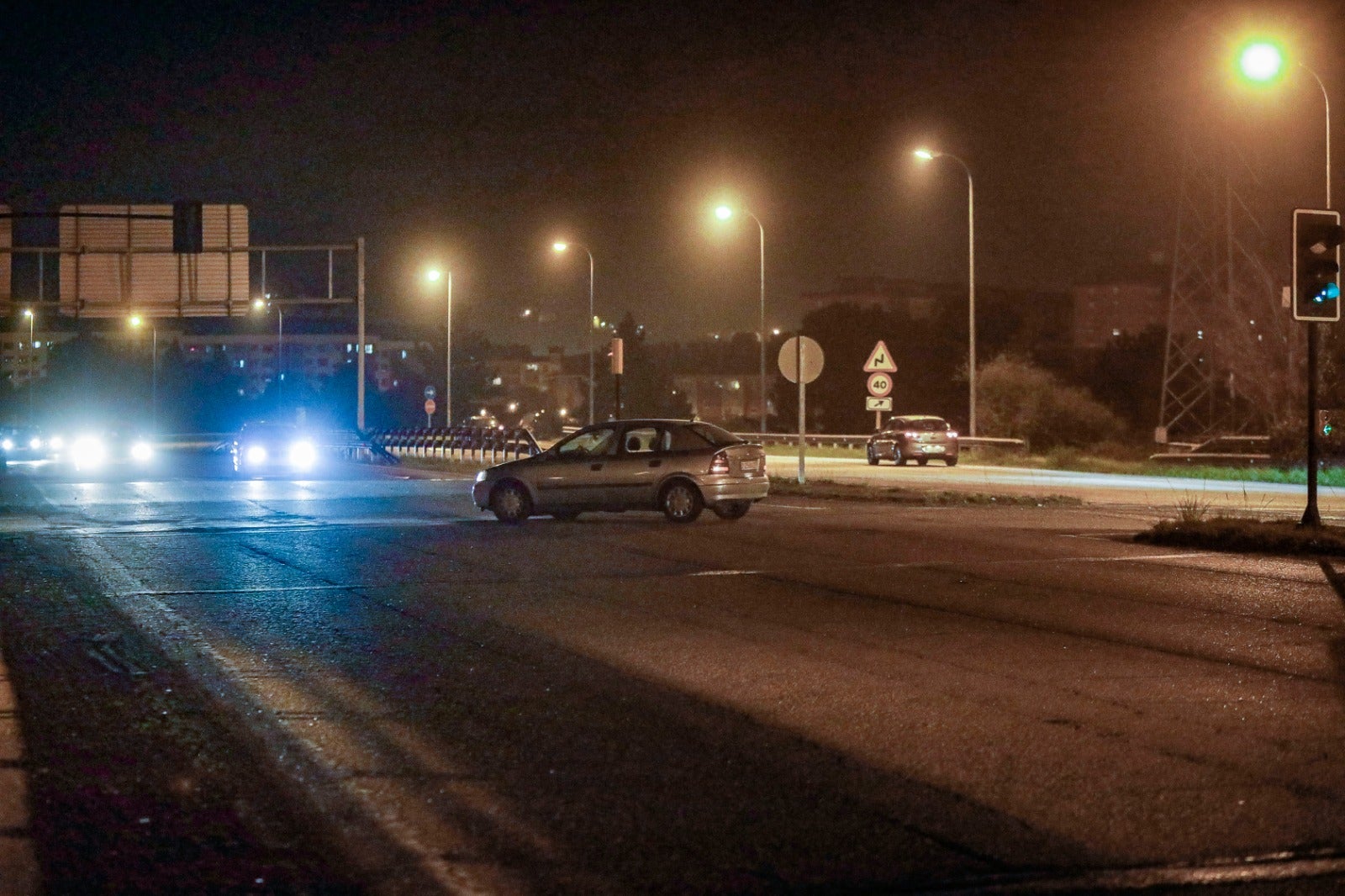 El siniestro tuvo lugar pasadas las 18 horas, en los carriles en dirección a Pumarín y a la altura de la salida a la autopista Y.