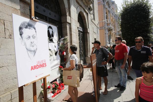 «No había un conflicto de los interinos con Ardines, era una relación normal» 