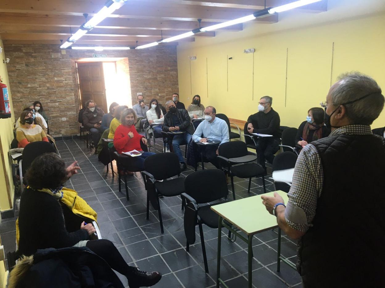 Participantes en la jornada de presentación del protocolo en Boal. 