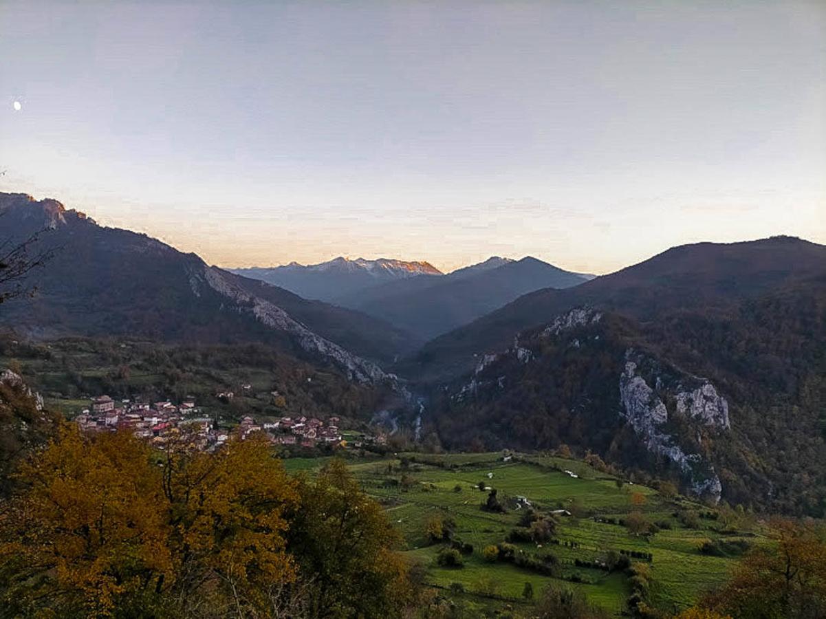 Atardecer desde los sectores de escalada de Pelúgano.