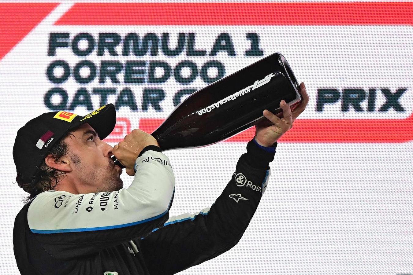 Fotos: Fernando Alonso sube a pulso al podio de Catar