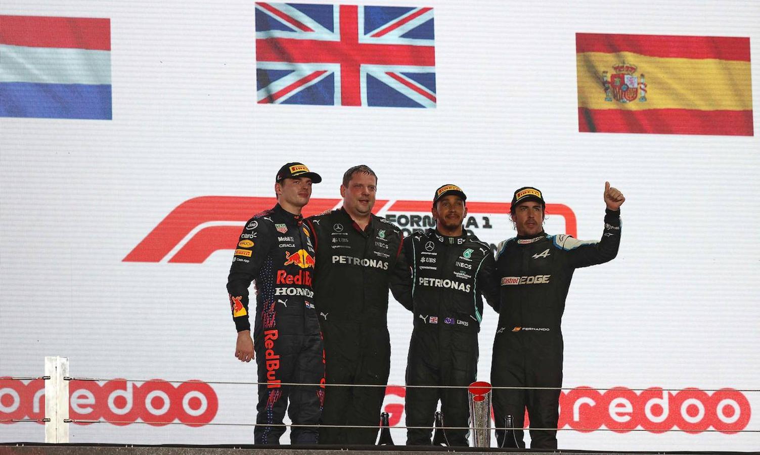 Fotos: Fernando Alonso sube a pulso al podio de Catar