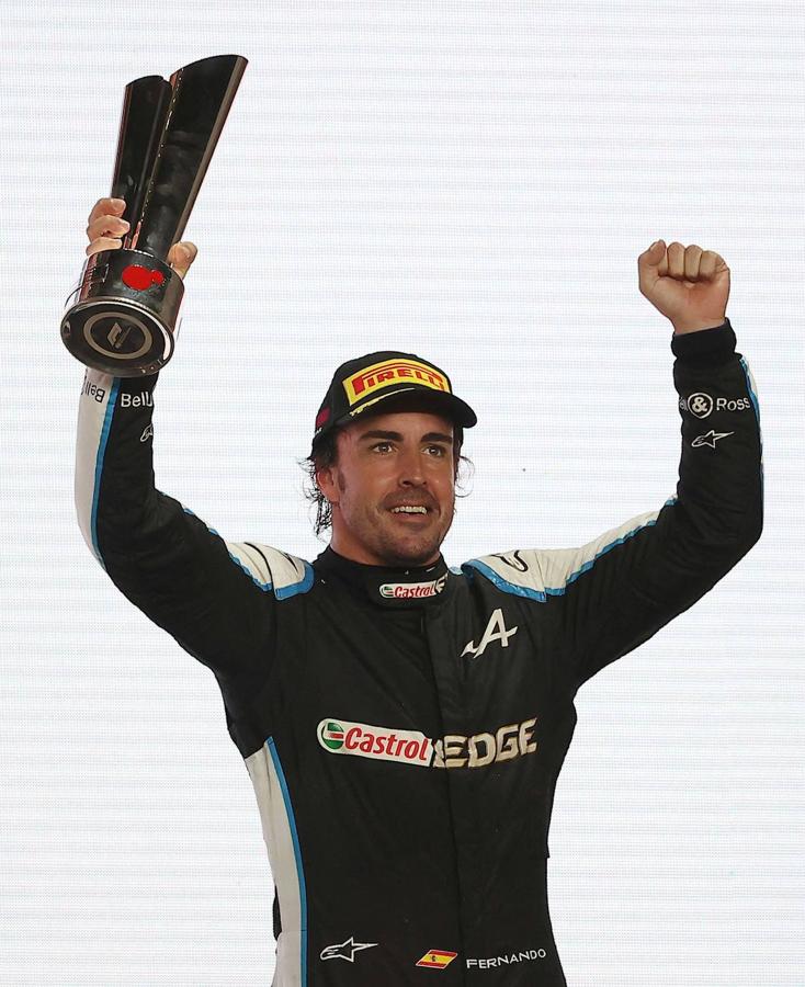 Fotos: Fernando Alonso sube a pulso al podio de Catar