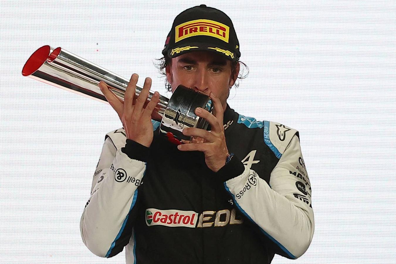 Fotos: Fernando Alonso sube a pulso al podio de Catar