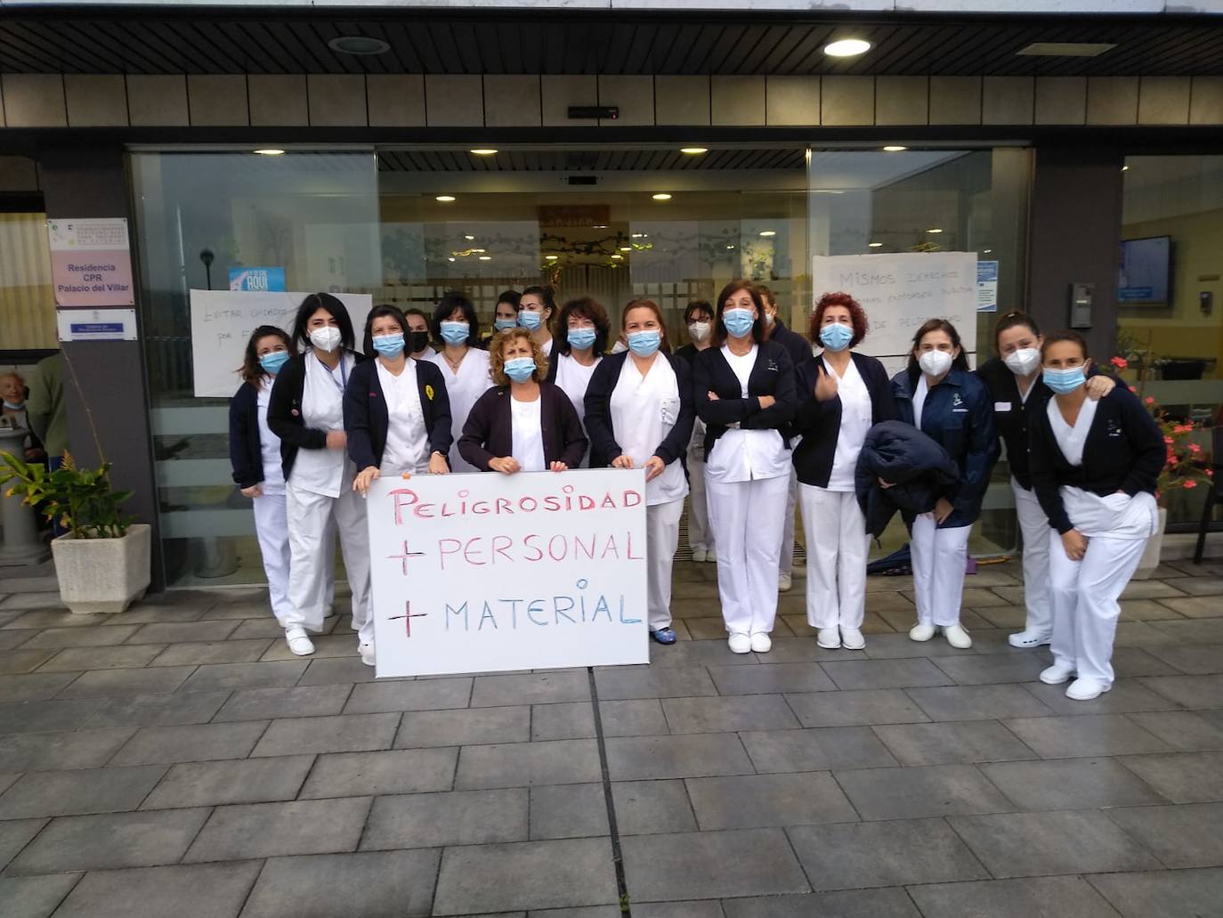 Personal de todos los centros de la red pública geriátrica salieron ese miércoles a la calle para protestar «por las condiciones» en las que trabajan 