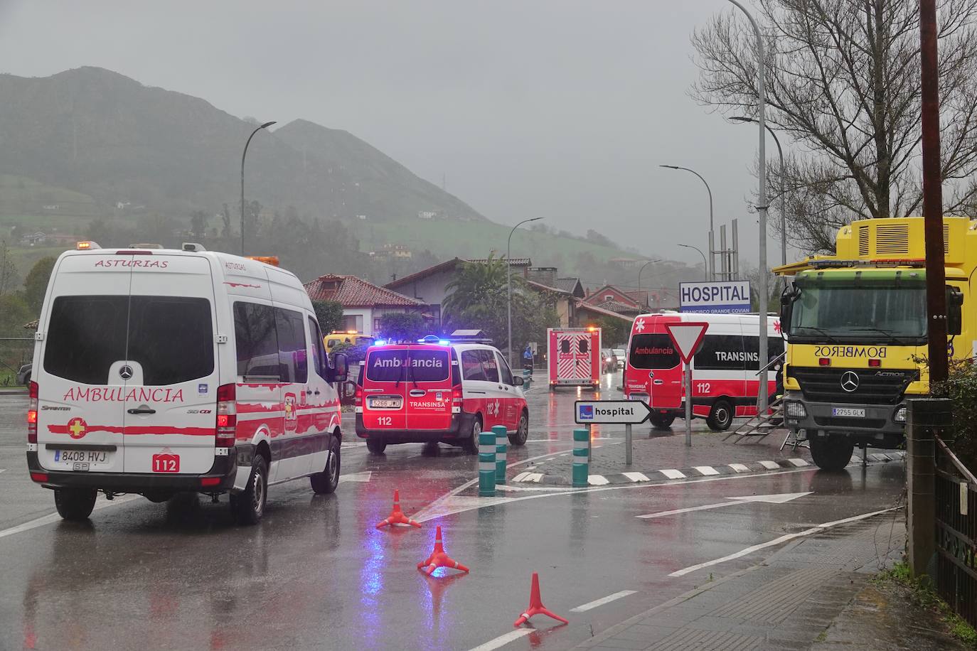 Las intensas lluvias y la nieve caída en los últimos días ha provocado importantes daños en buena parte de Asturias, principalmente en la zona oriental de la región donde, incluso, se ha tenido que evacuar a decenas de pacientes del hospital de Arriondas. Pero el agua también ha anegado otras áreas de Asturias 