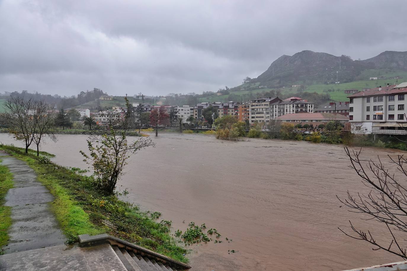 Fotos: Los ríos se desbordan en el oriente de Asturias