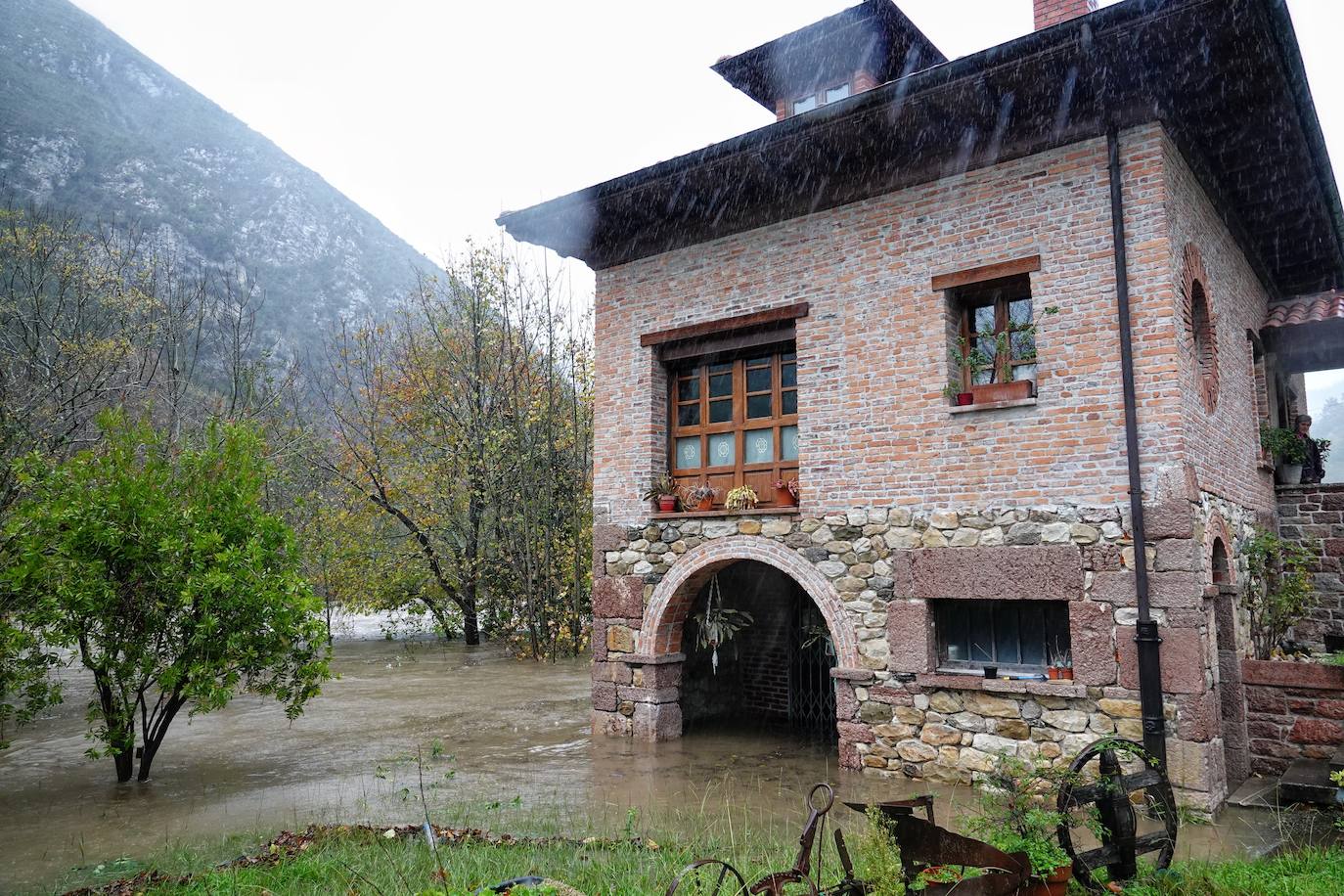 Fotos: Los ríos se desbordan en el oriente de Asturias