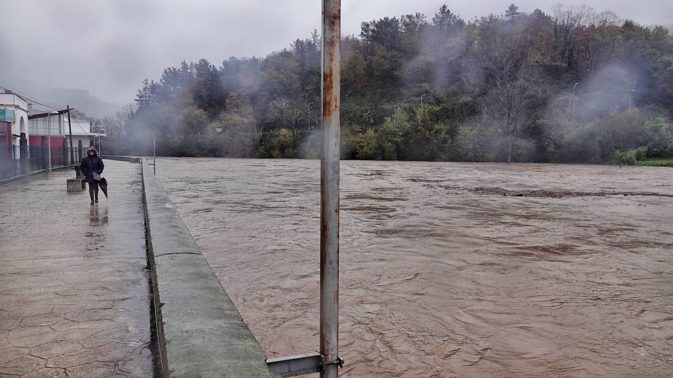 Fotos: Los ríos se desbordan en el oriente de Asturias