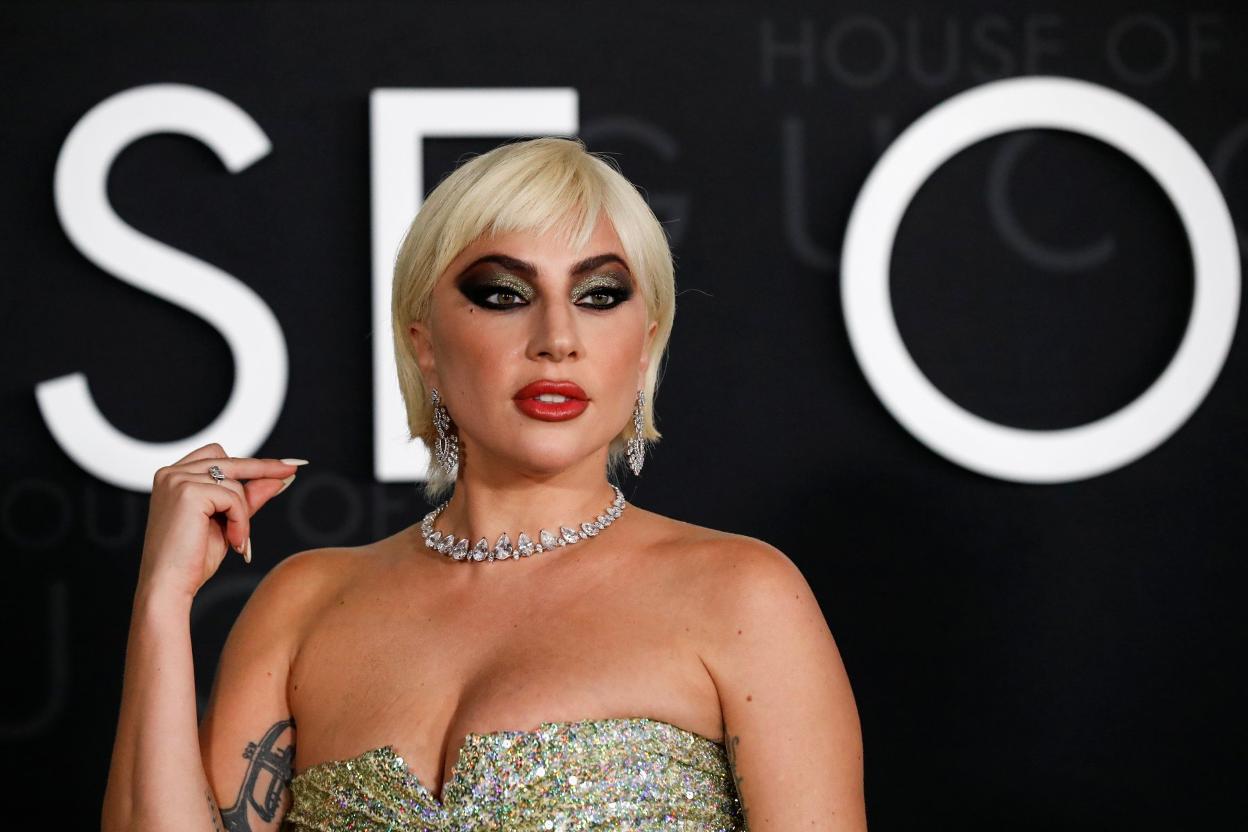 Lady Gaga posa en la premier de 'La Casa Gucci' en Los Ángeles. 