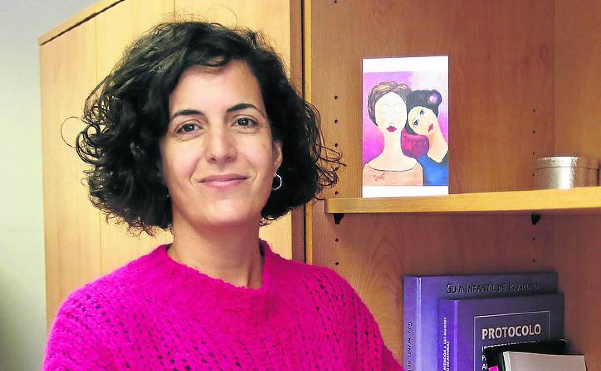 María Fernández, psicóloga clínica, en la Unidad de Atención Psicosocial a la Mujer, en La Ería, Oviedo. 