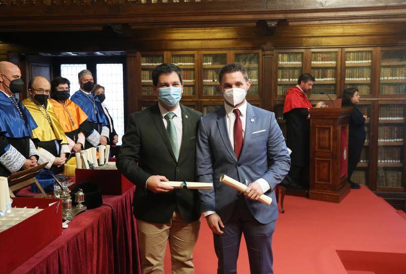 En imágenes: La Universidad de Oviedo entrega sus premios Fin de Grado en Santa Catalina