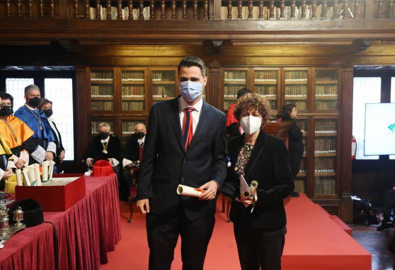 En imágenes: La Universidad de Oviedo entrega sus premios Fin de Grado en Santa Catalina