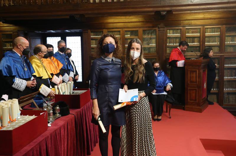 En imágenes: La Universidad de Oviedo entrega sus premios Fin de Grado en Santa Catalina