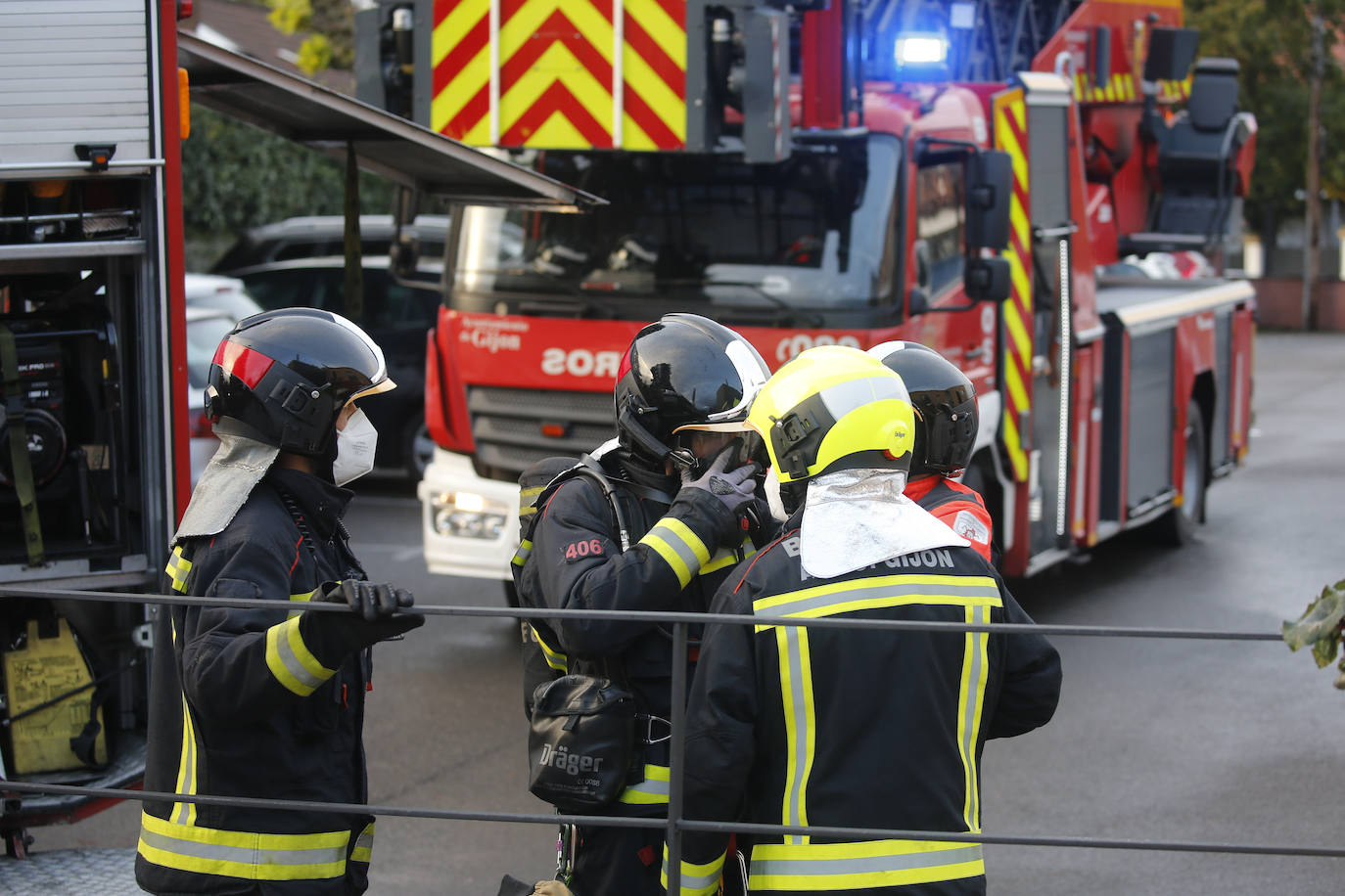 Este viernes se ha producido un incendio en el restaurante Somio Park al que se desplazaron los bomberos en menos de diez minutosy dos patrullas de la Policía Local.