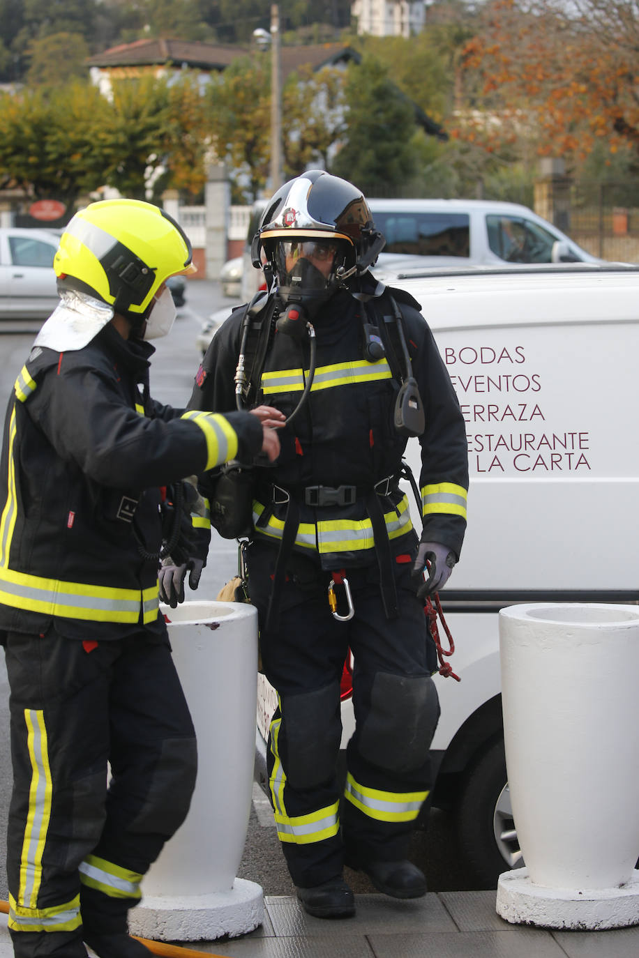 Este viernes se ha producido un incendio en el restaurante Somio Park al que se desplazaron los bomberos en menos de diez minutosy dos patrullas de la Policía Local.