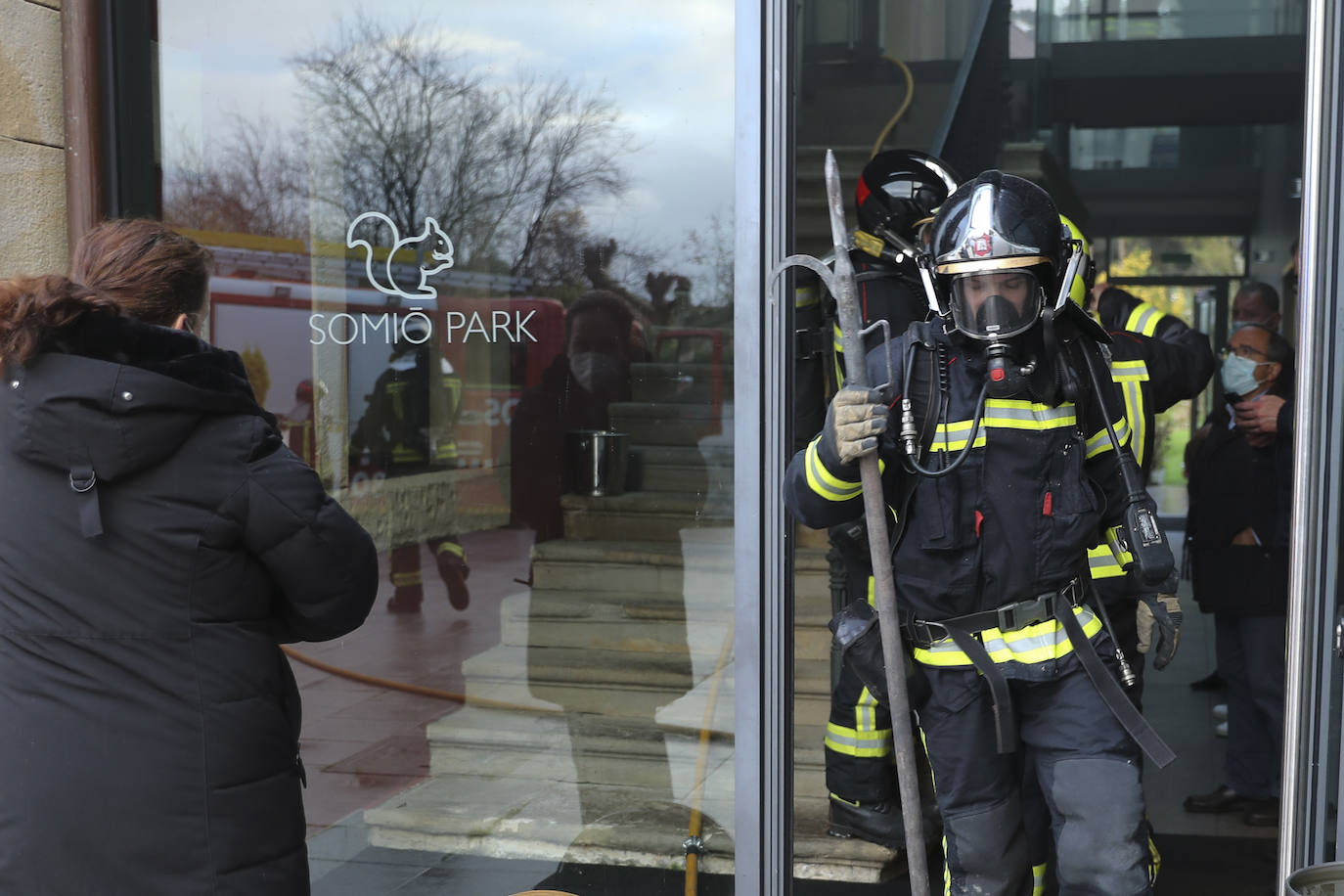 Este viernes se ha producido un incendio en el restaurante Somio Park al que se desplazaron los bomberos en menos de diez minutosy dos patrullas de la Policía Local.
