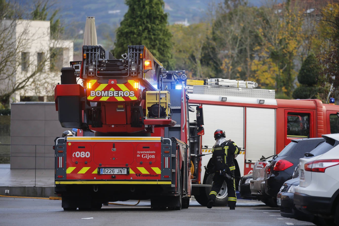 Este viernes se ha producido un incendio en el restaurante Somio Park al que se desplazaron los bomberos en menos de diez minutosy dos patrullas de la Policía Local.