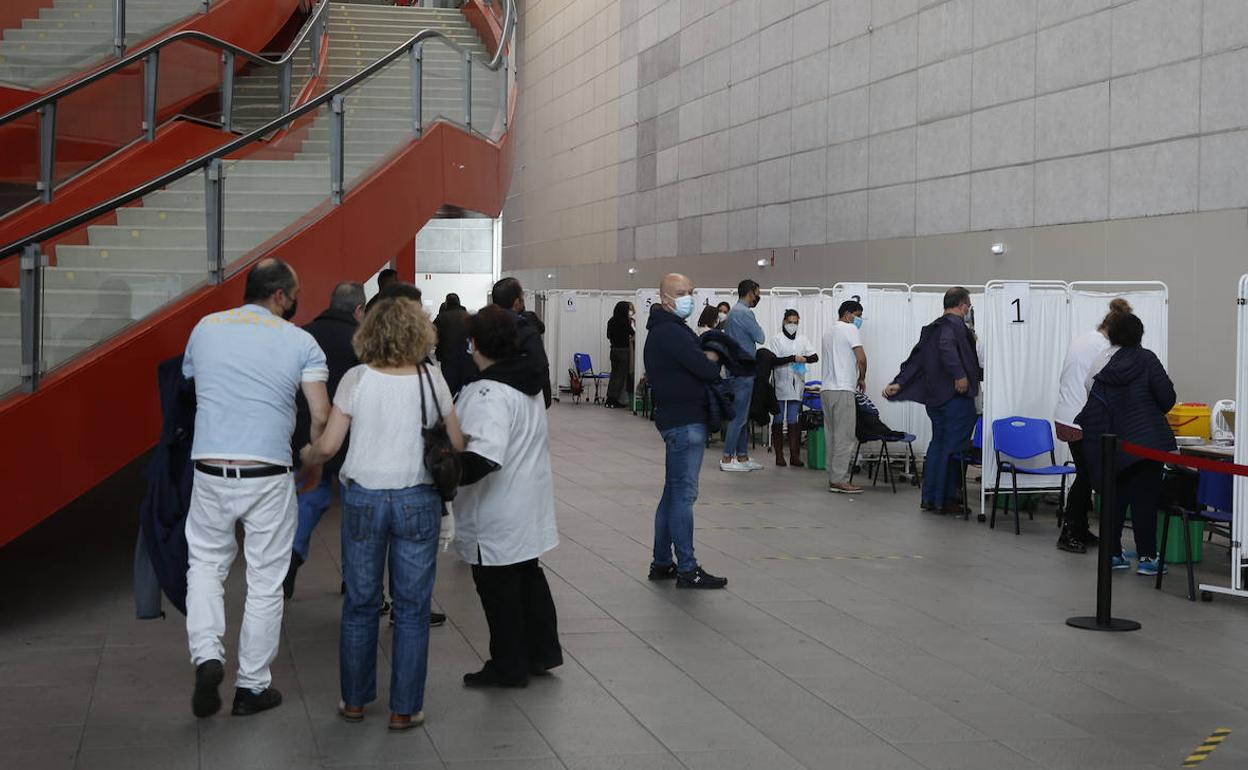 Un fallecido y más de 200 casos en otra jornada de aumento de la pandemia