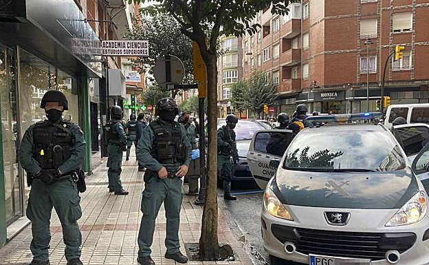 Agentes de la Guardia Civil, en el operativo 