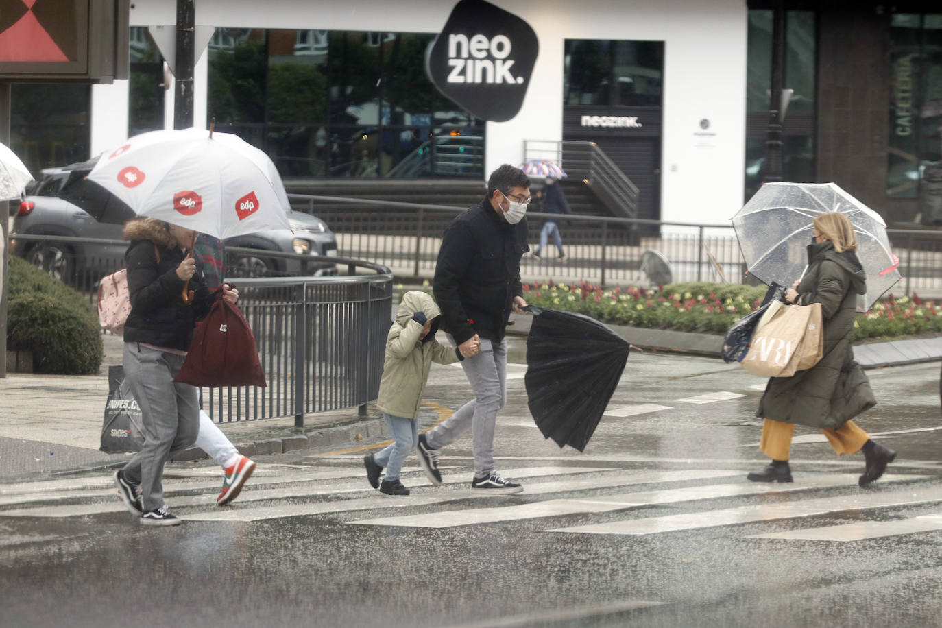 Lluvia y viento para un frío fin de semana en Oviedo