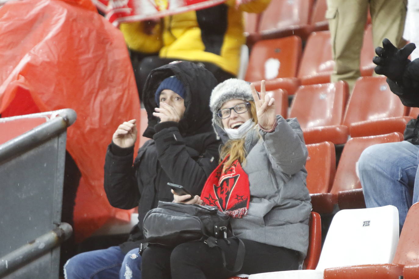 Fotos: ¿Estuviste en el Sporting - Fuenlabrada? ¡Búscate!