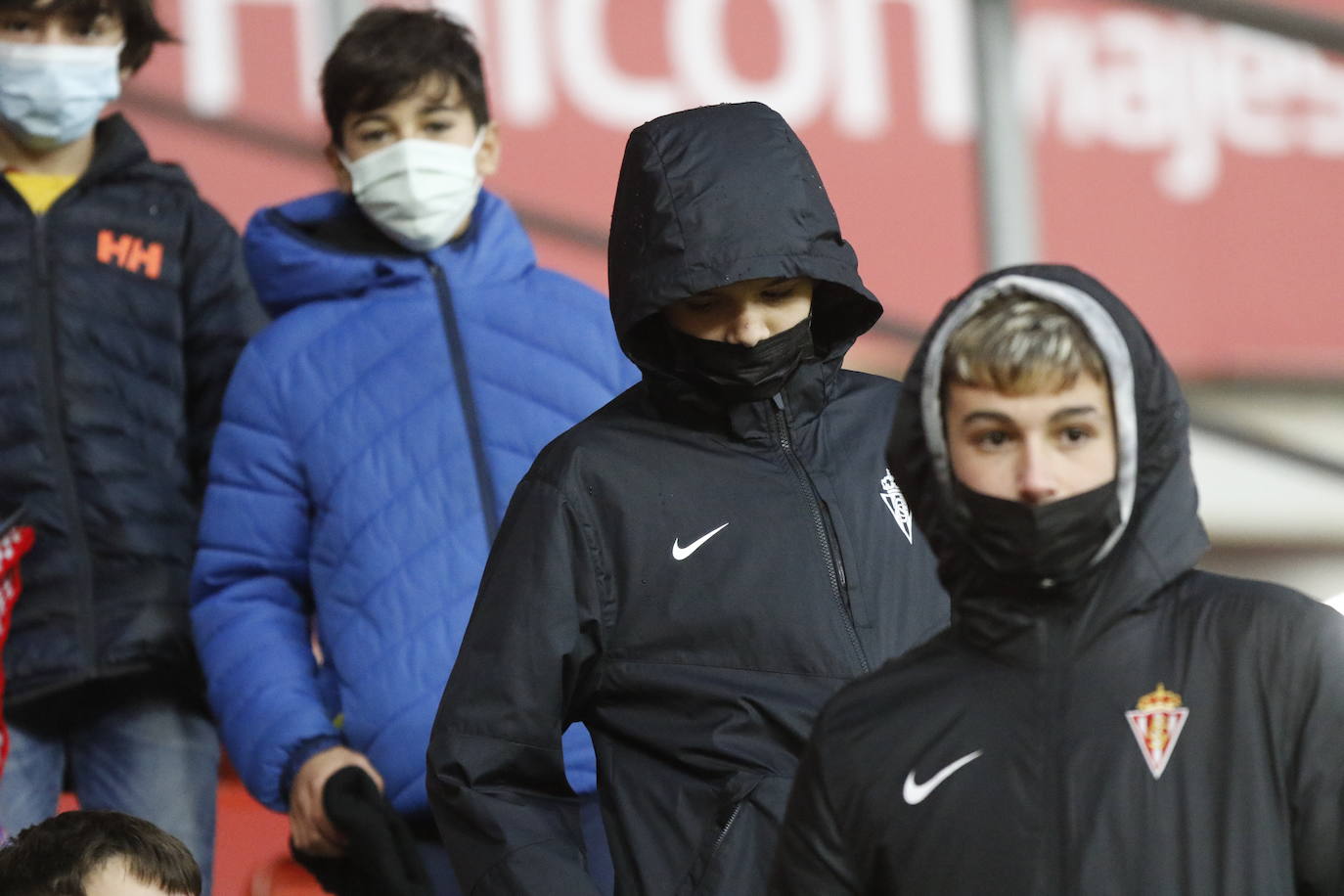 Fotos: ¿Estuviste en el Sporting - Fuenlabrada? ¡Búscate!