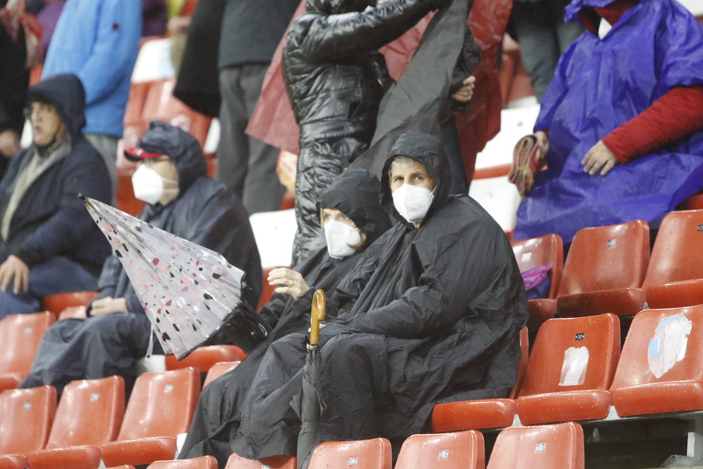 Fotos: ¿Estuviste en el Sporting - Fuenlabrada? ¡Búscate!