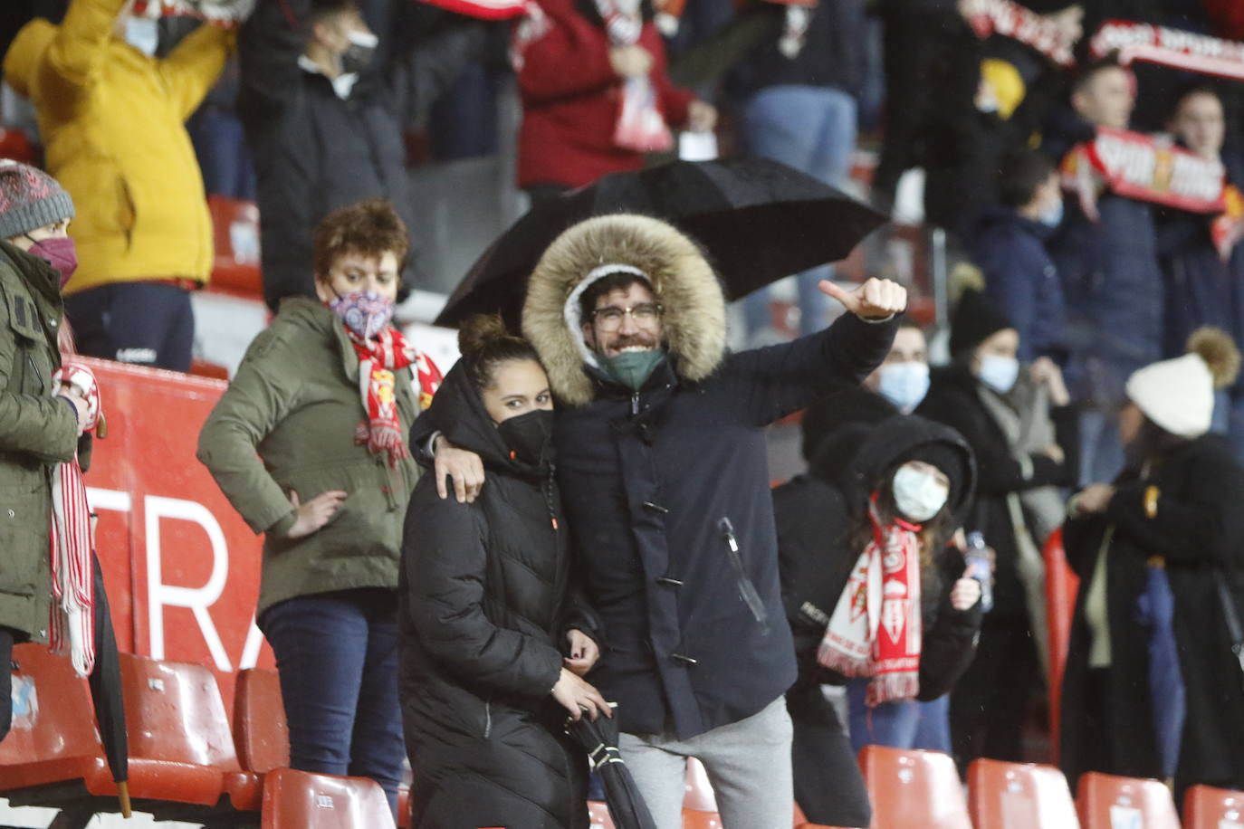 Fotos: ¿Estuviste en el Sporting - Fuenlabrada? ¡Búscate!