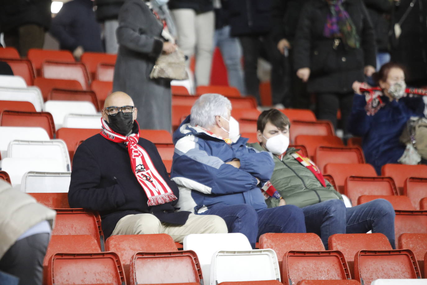 Fotos: ¿Estuviste en el Sporting - Fuenlabrada? ¡Búscate!