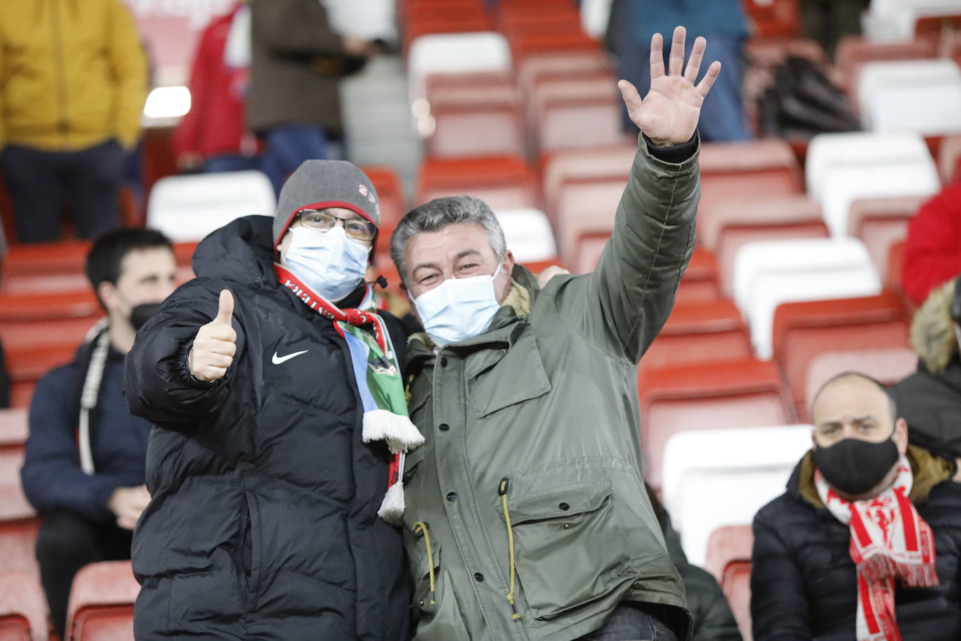 Fotos: ¿Estuviste en el Sporting - Fuenlabrada? ¡Búscate!