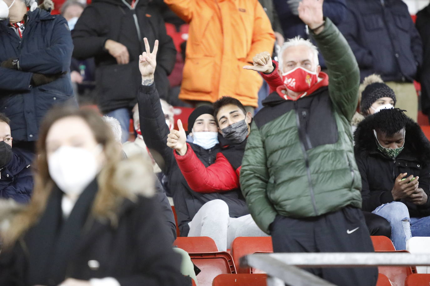 Fotos: ¿Estuviste en el Sporting - Fuenlabrada? ¡Búscate!