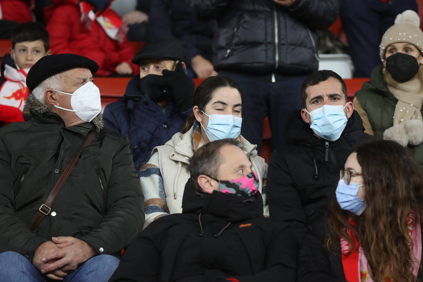 Fotos: ¿Estuviste en el Sporting - Fuenlabrada? ¡Búscate!