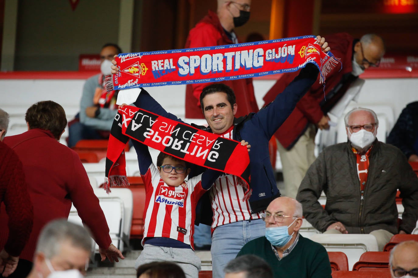 Fotos: ¿Estuviste en el Sporting - Fuenlabrada? ¡Búscate!