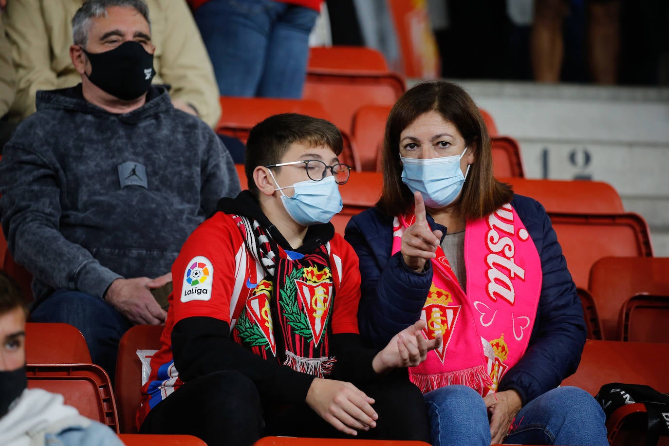 Fotos: ¿Estuviste en el Sporting - Fuenlabrada? ¡Búscate!