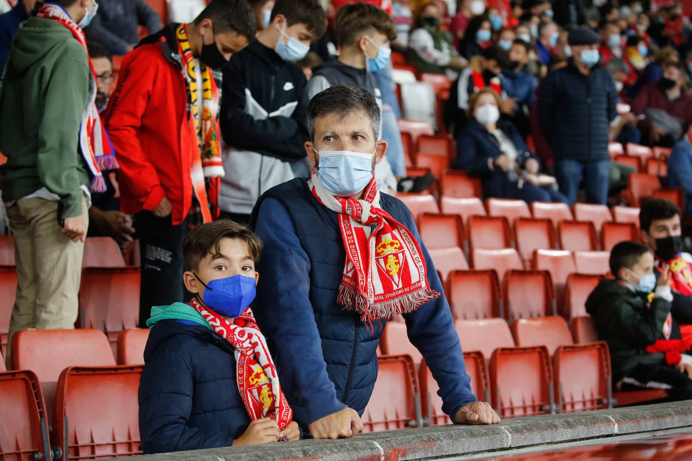 Fotos: ¿Estuviste en el Sporting - Fuenlabrada? ¡Búscate!