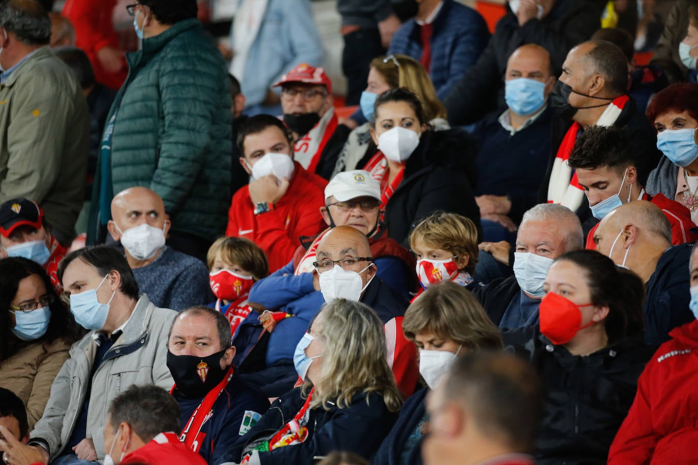 Fotos: ¿Estuviste en el Sporting - Fuenlabrada? ¡Búscate!